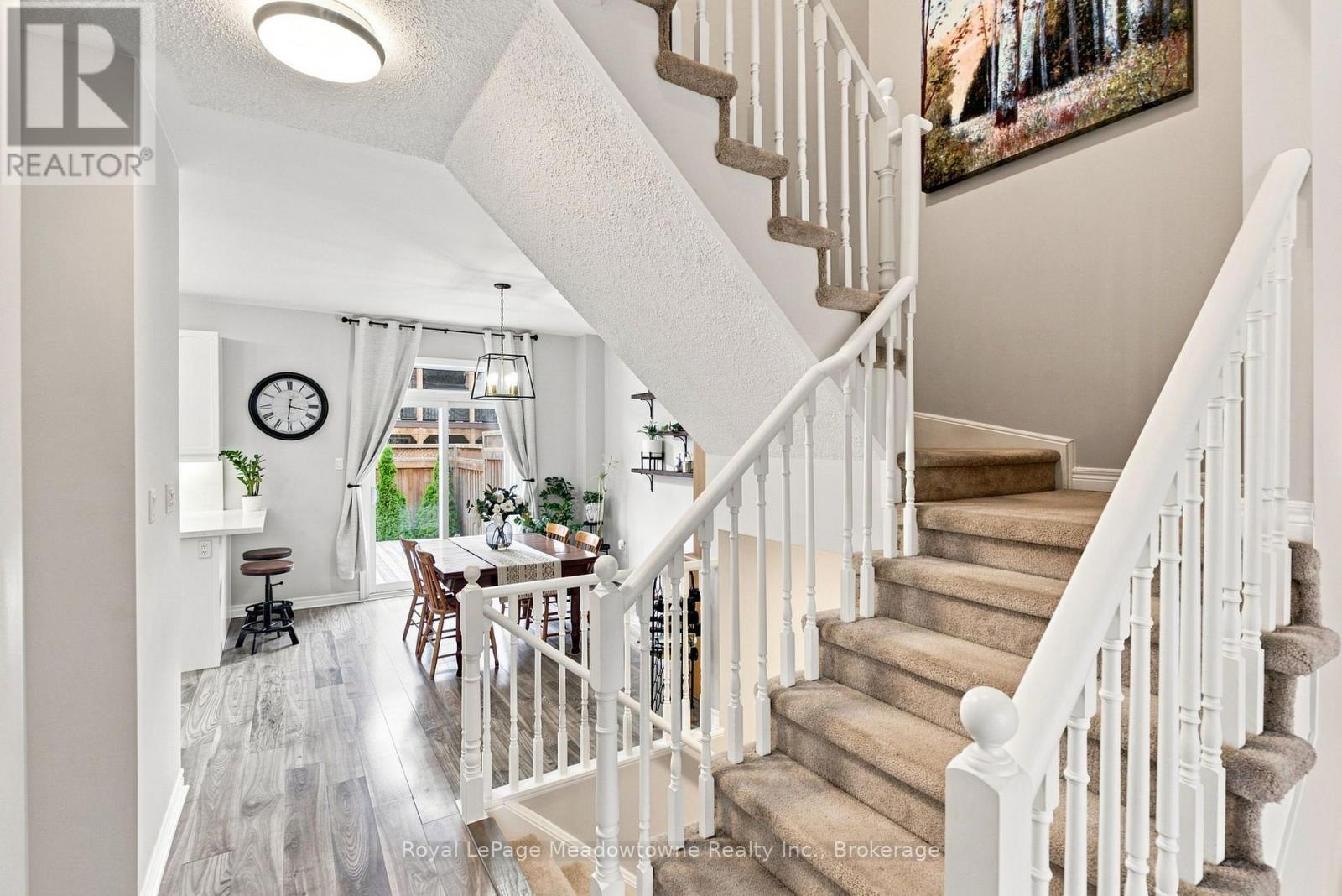 












140 LAURENDALE AVENUE

,
Georgina (Keswick South),




Ontario
L4P0C6

