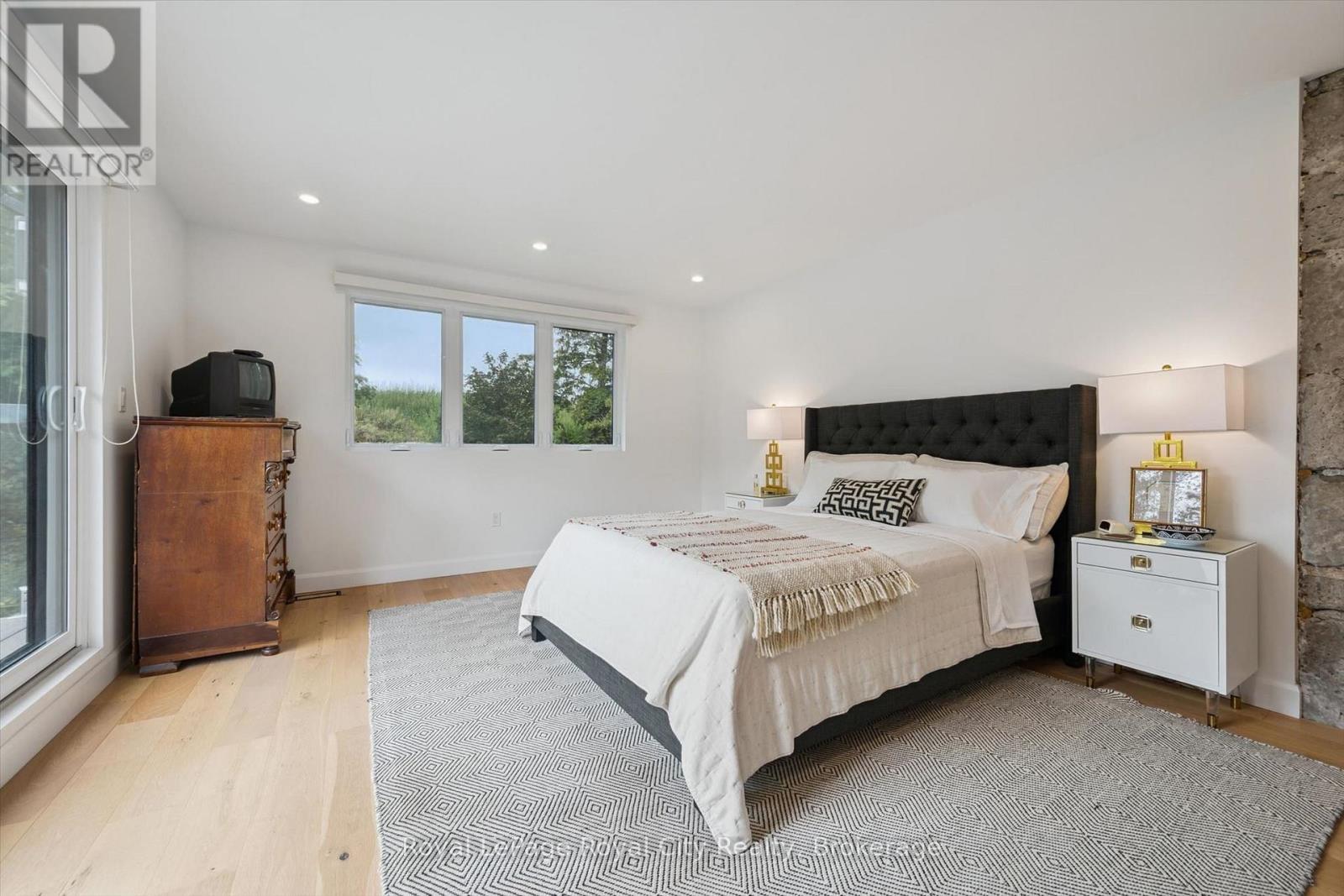 












6550 GERRIE ROAD

,
Centre Wellington (Elora/Salem),




Ontario
N0B1S0

