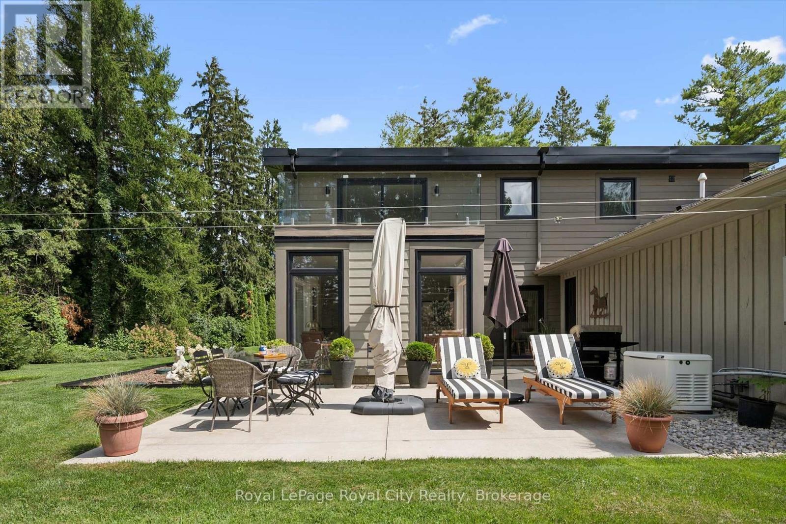 












6550 GERRIE ROAD

,
Centre Wellington (Elora/Salem),




Ontario
N0B1S0


