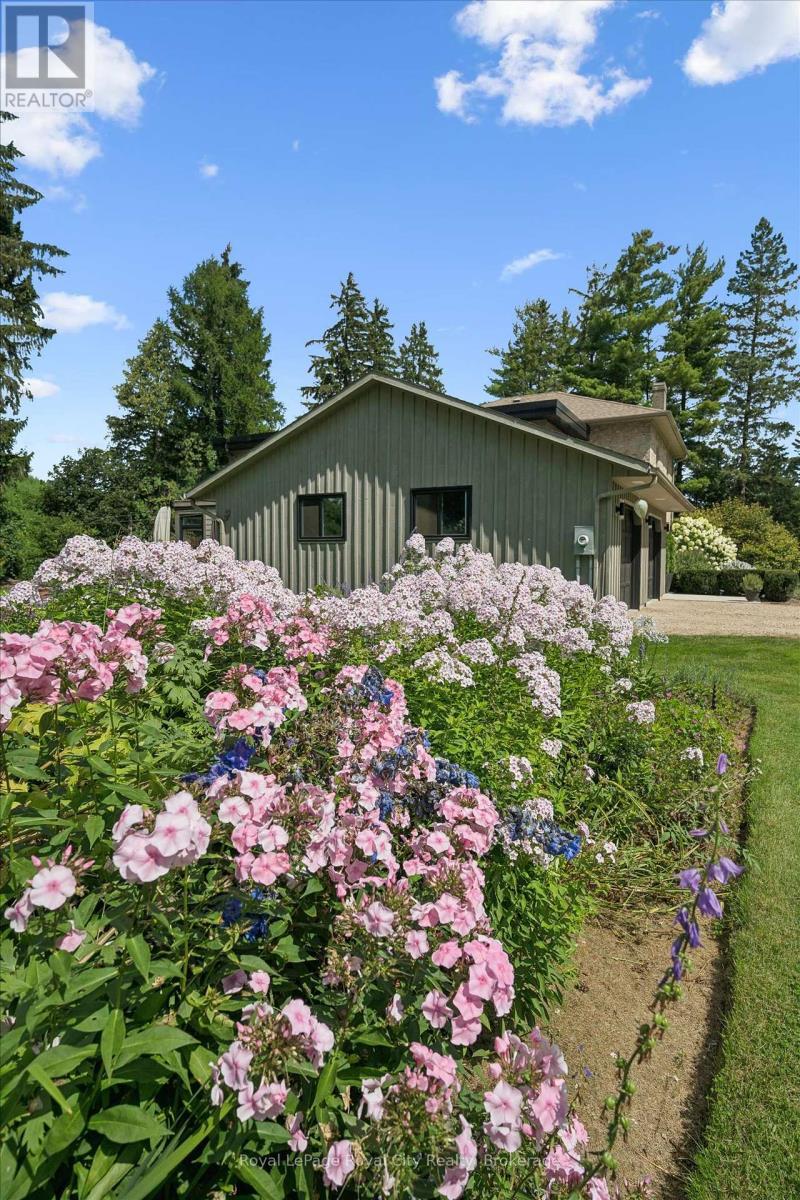 












6550 GERRIE ROAD

,
Centre Wellington (Elora/Salem),




Ontario
N0B1S0

