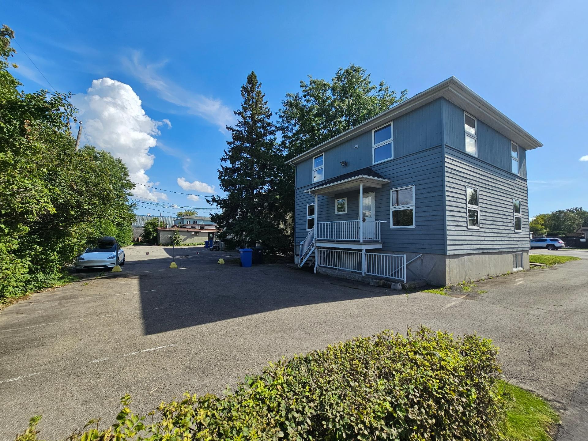 









160


Boul. du Curé-Labelle

,
Sainte-Thérèse,




QC
J7E2W3

