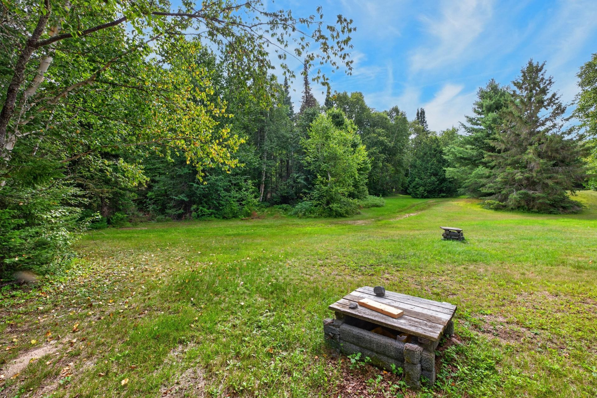 









1000


Ch. du Lac-Lusignan

,
Saint-Guillaume-Nord,




QC
J0K3B0

