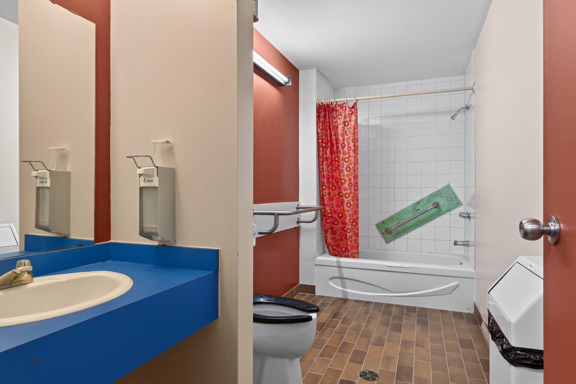 









1000


Ch. du Lac-Lusignan

,
Saint-Guillaume-Nord,




QC
J0K3B0

