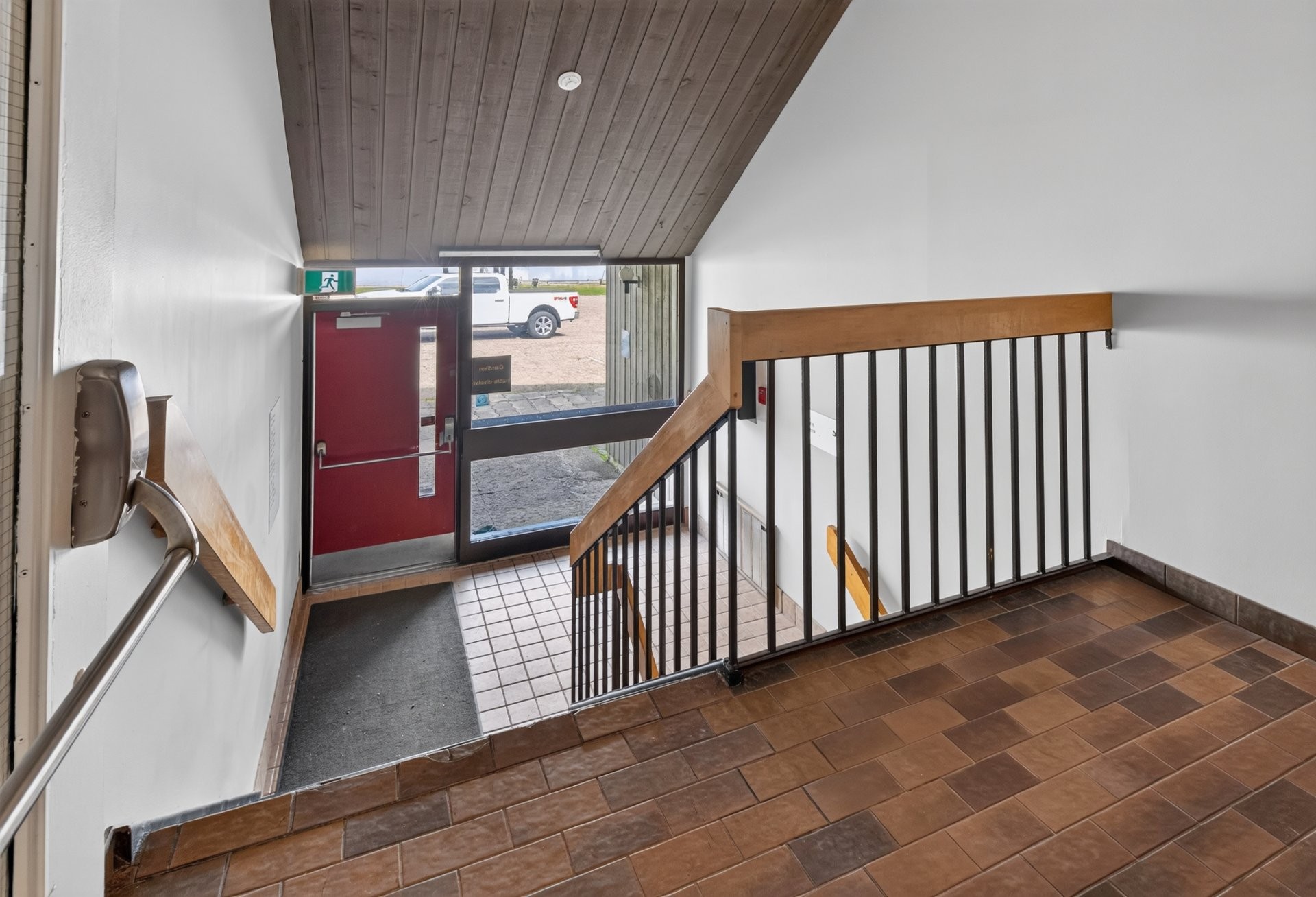 









1000


Ch. du Lac-Lusignan

,
Saint-Guillaume-Nord,




QC
J0K3B0

