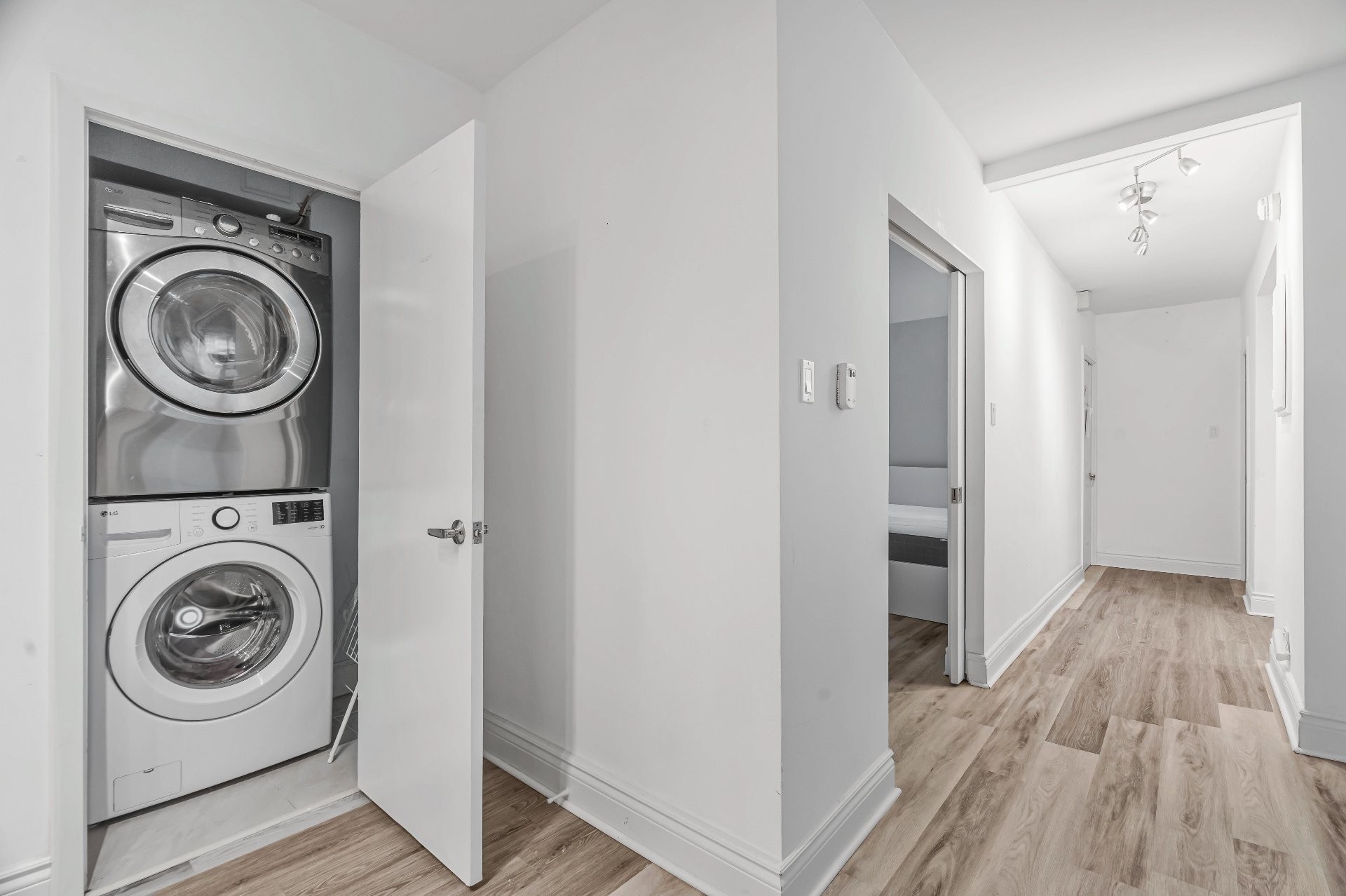 









3445


Rue Drummond

, 501,
Montréal (Ville-Marie),




QC
H3G1X9

