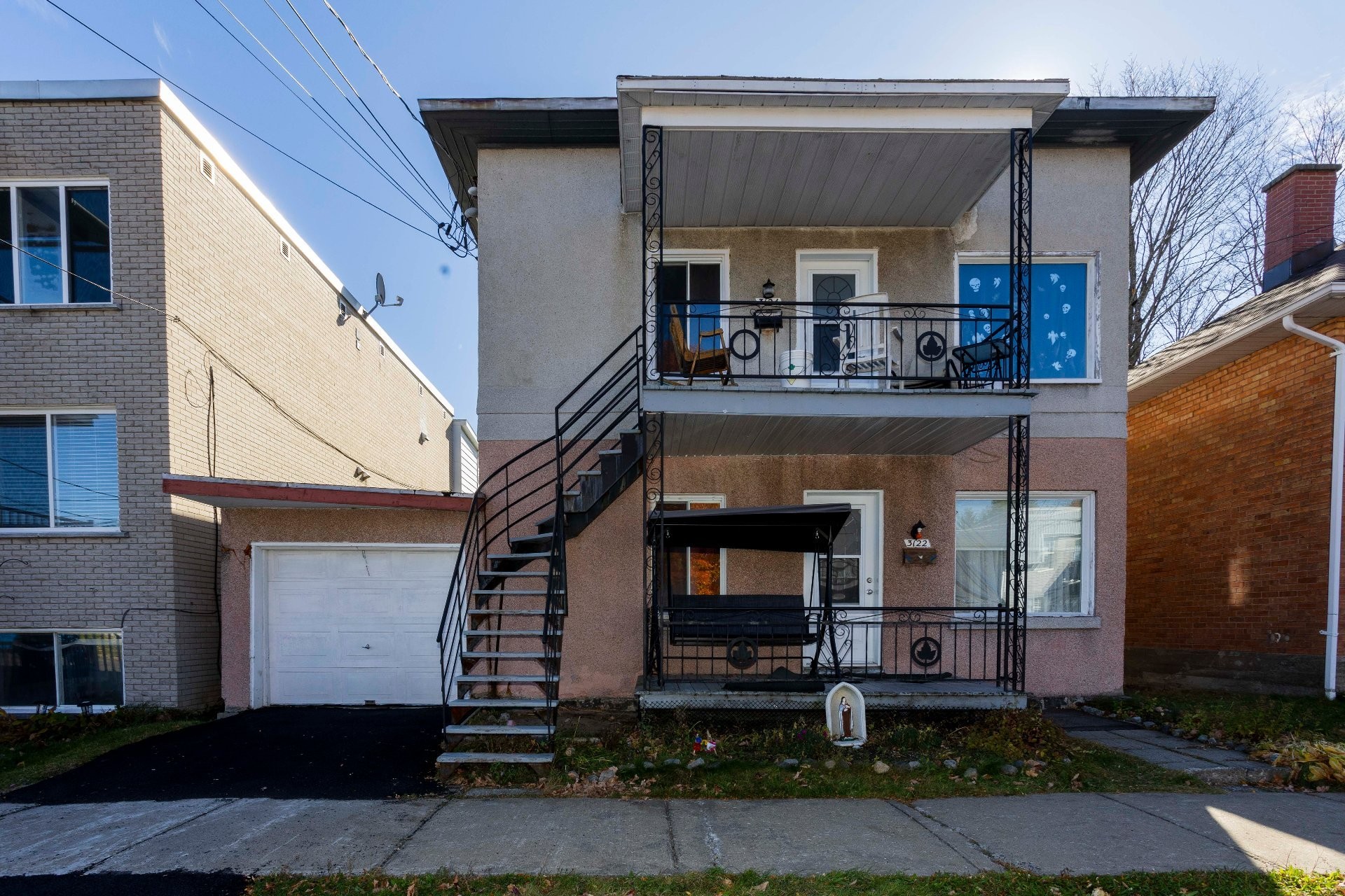 









3122

 - 3124


Av. St-Louis

,
Shawinigan,




QC
G9N3G9

