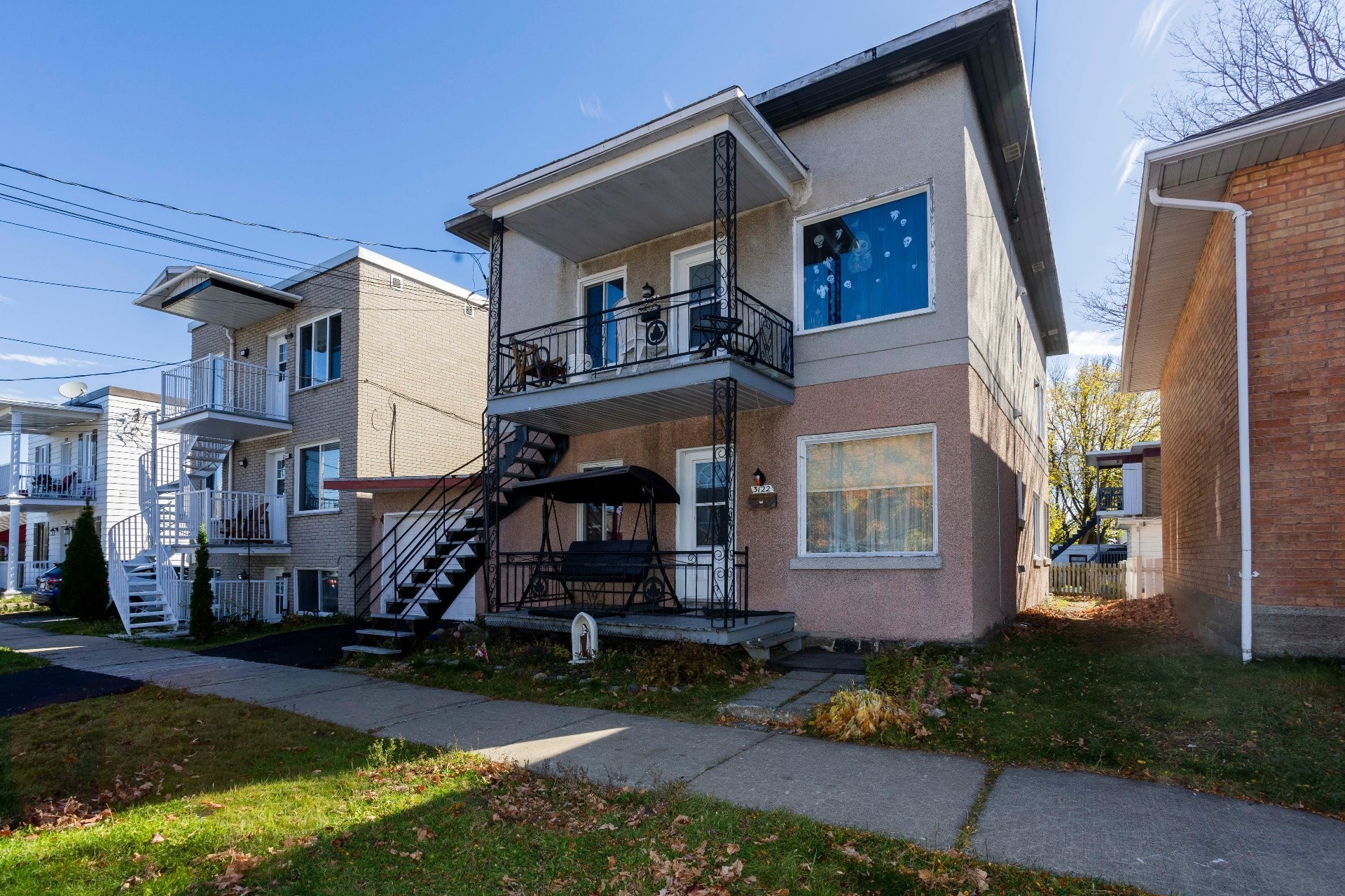 









3122

 - 3124


Av. St-Louis

,
Shawinigan,




QC
G9N3G9

