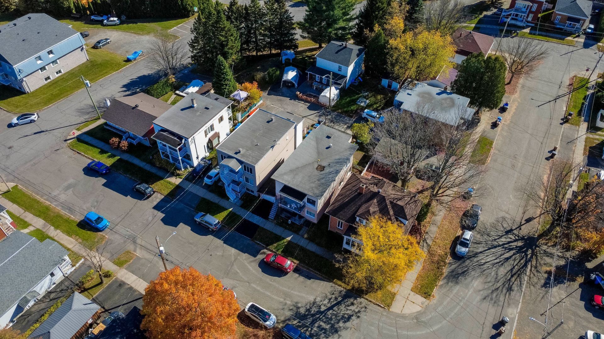 









3122

 - 3124


Av. St-Louis

,
Shawinigan,




QC
G9N3G9

