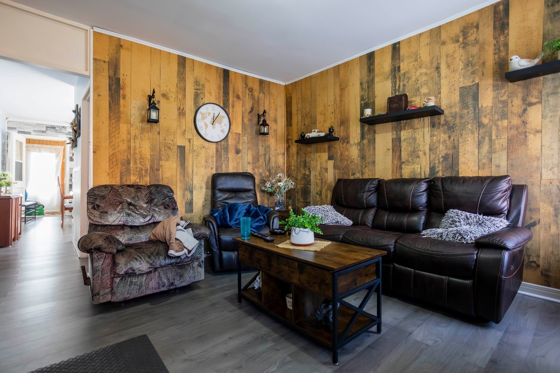 









3122

 - 3124


Av. St-Louis

,
Shawinigan,




QC
G9N3G9


