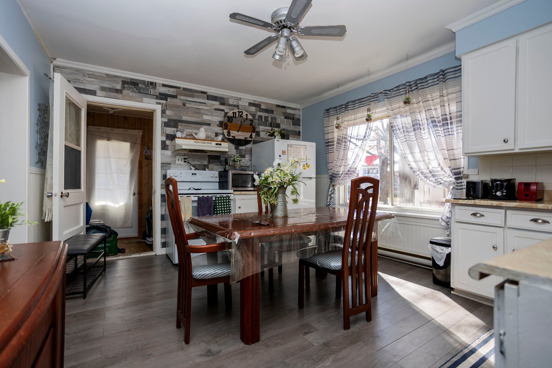 









3122

 - 3124


Av. St-Louis

,
Shawinigan,




QC
G9N3G9

