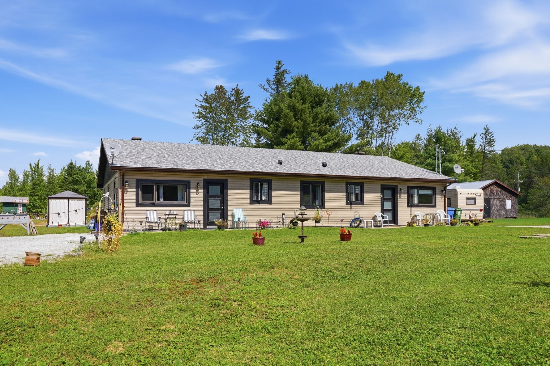 









4


Ch. Marks

,
Gracefield,




QC
J0X1W0

