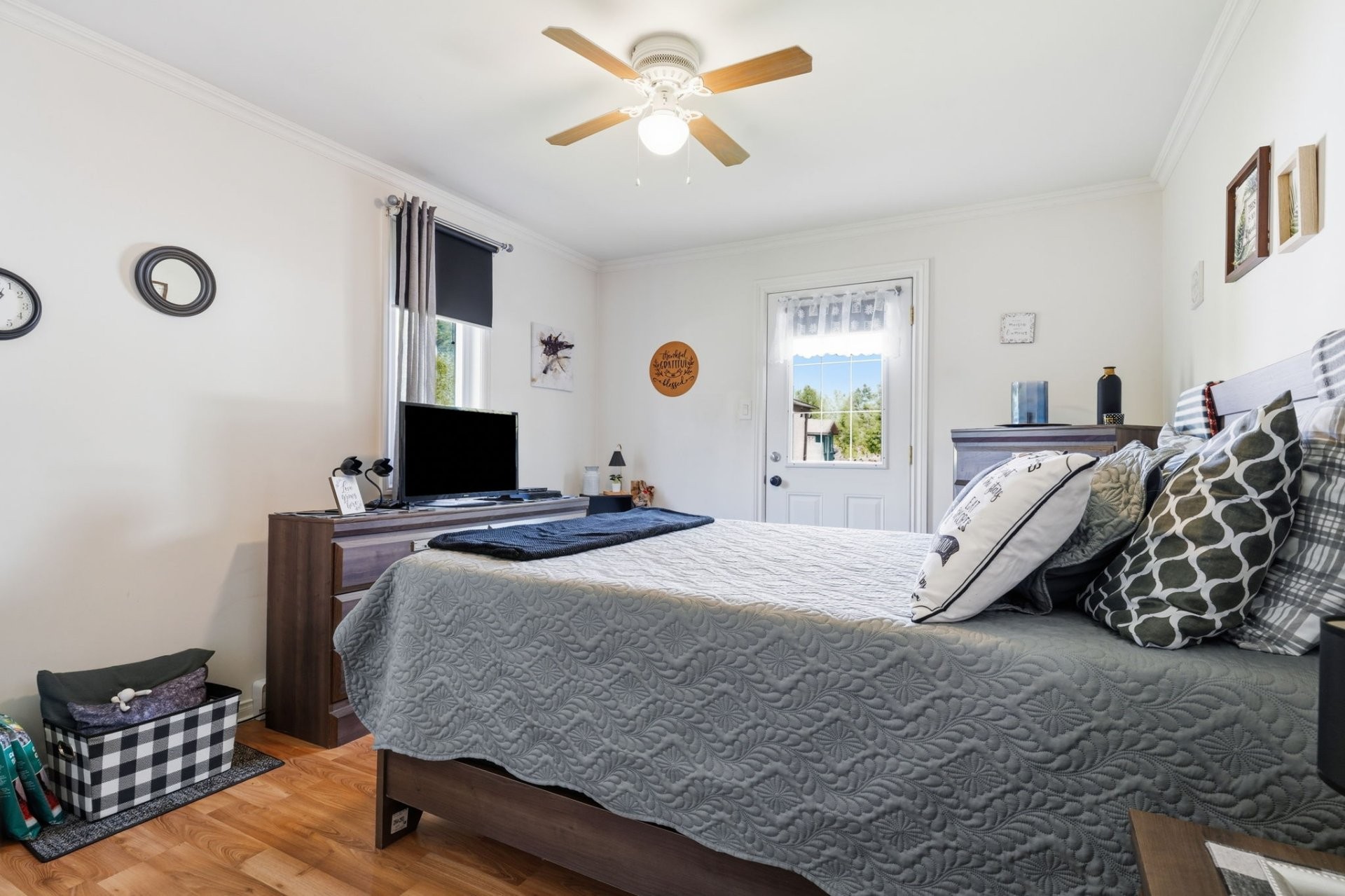 









4


Ch. Marks

,
Gracefield,




QC
J0X1W0

