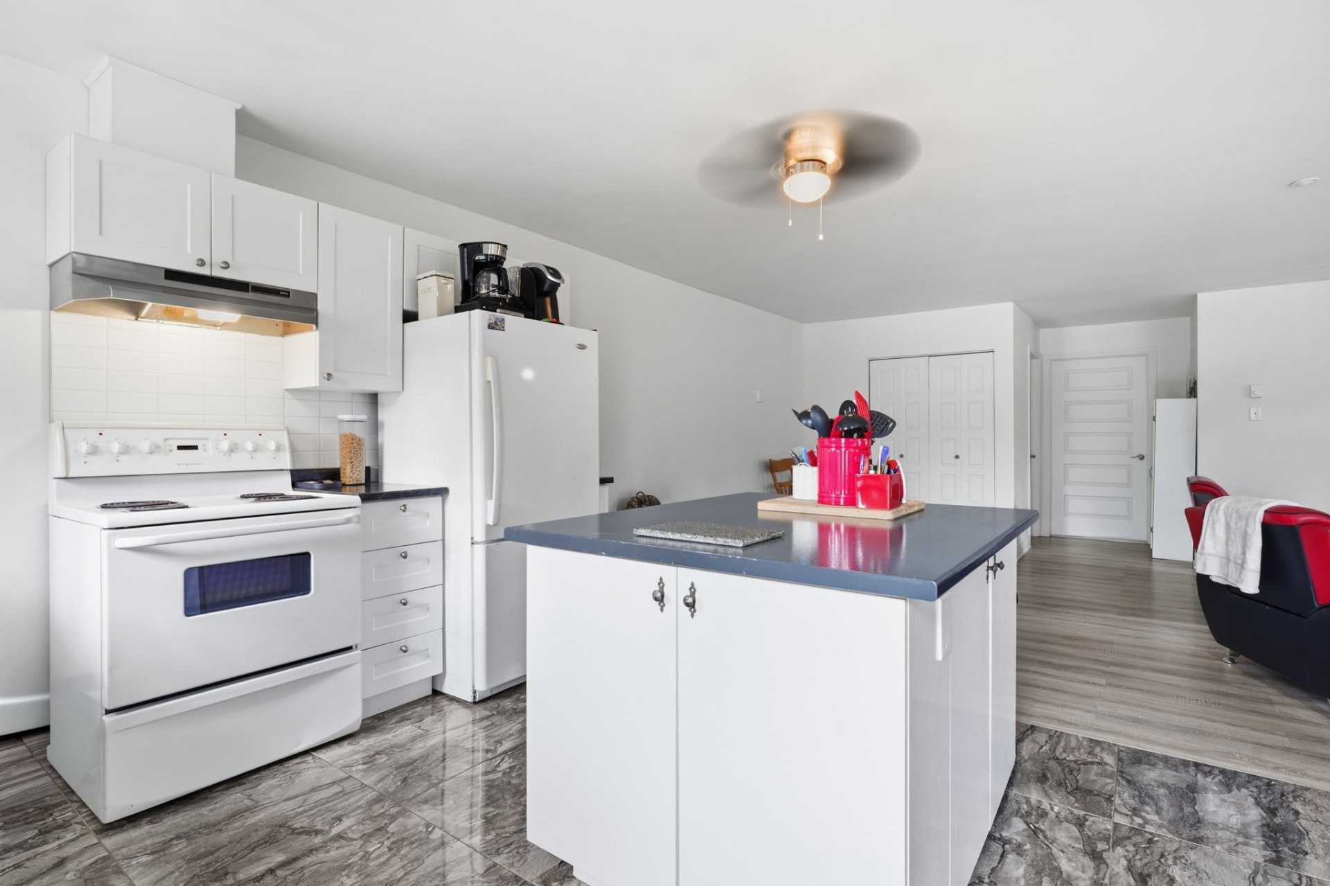 









4


Ch. Marks

,
Gracefield,




QC
J0X1W0

