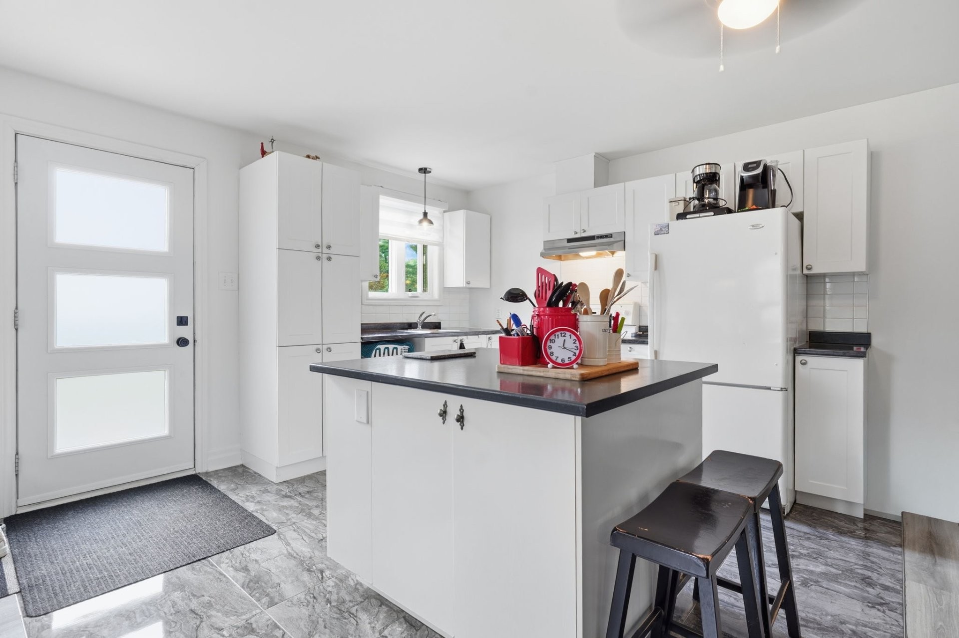









4


Ch. Marks

,
Gracefield,




QC
J0X1W0

