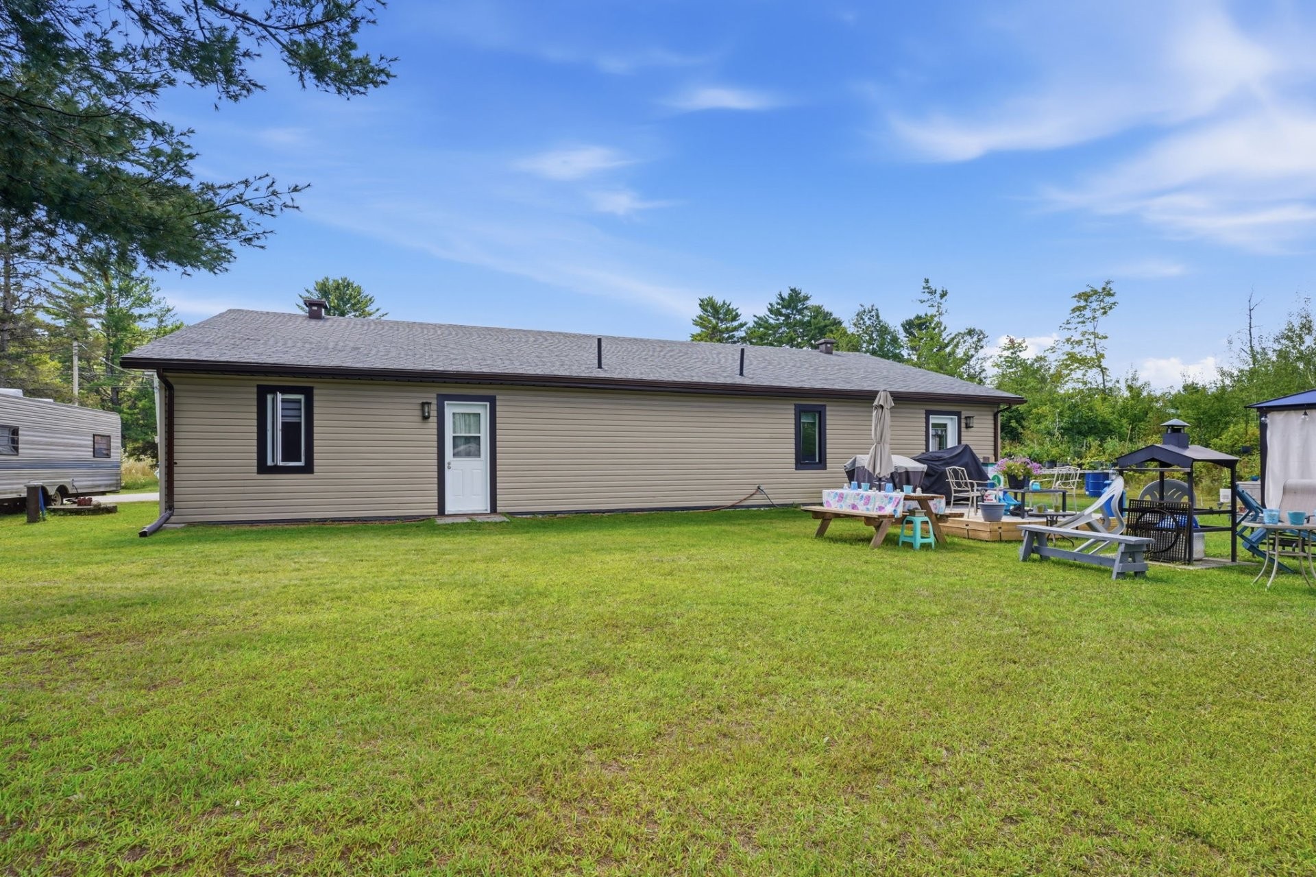 









4


Ch. Marks

,
Gracefield,




QC
J0X1W0

