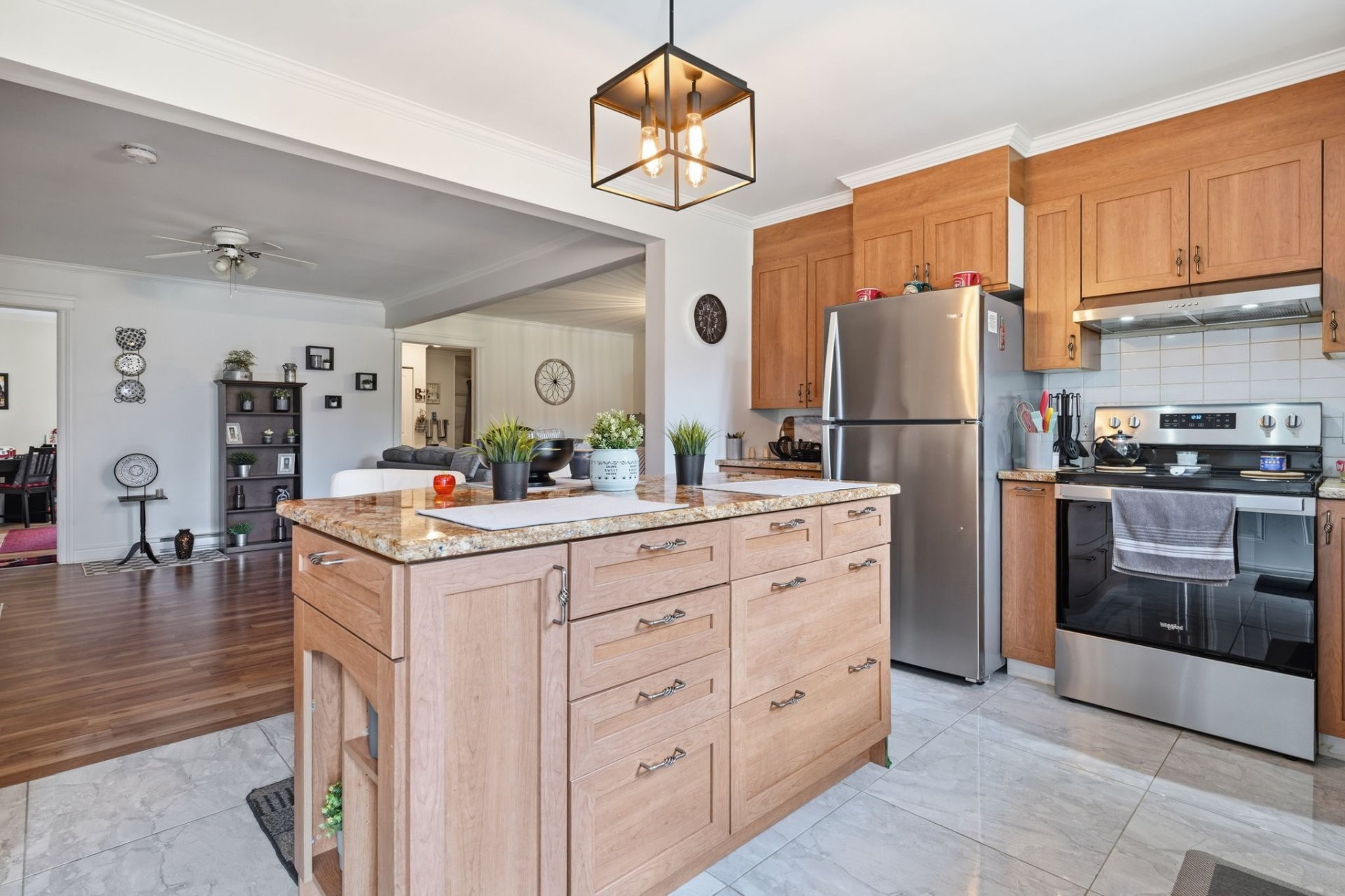 









4


Ch. Marks

,
Gracefield,




QC
J0X1W0

