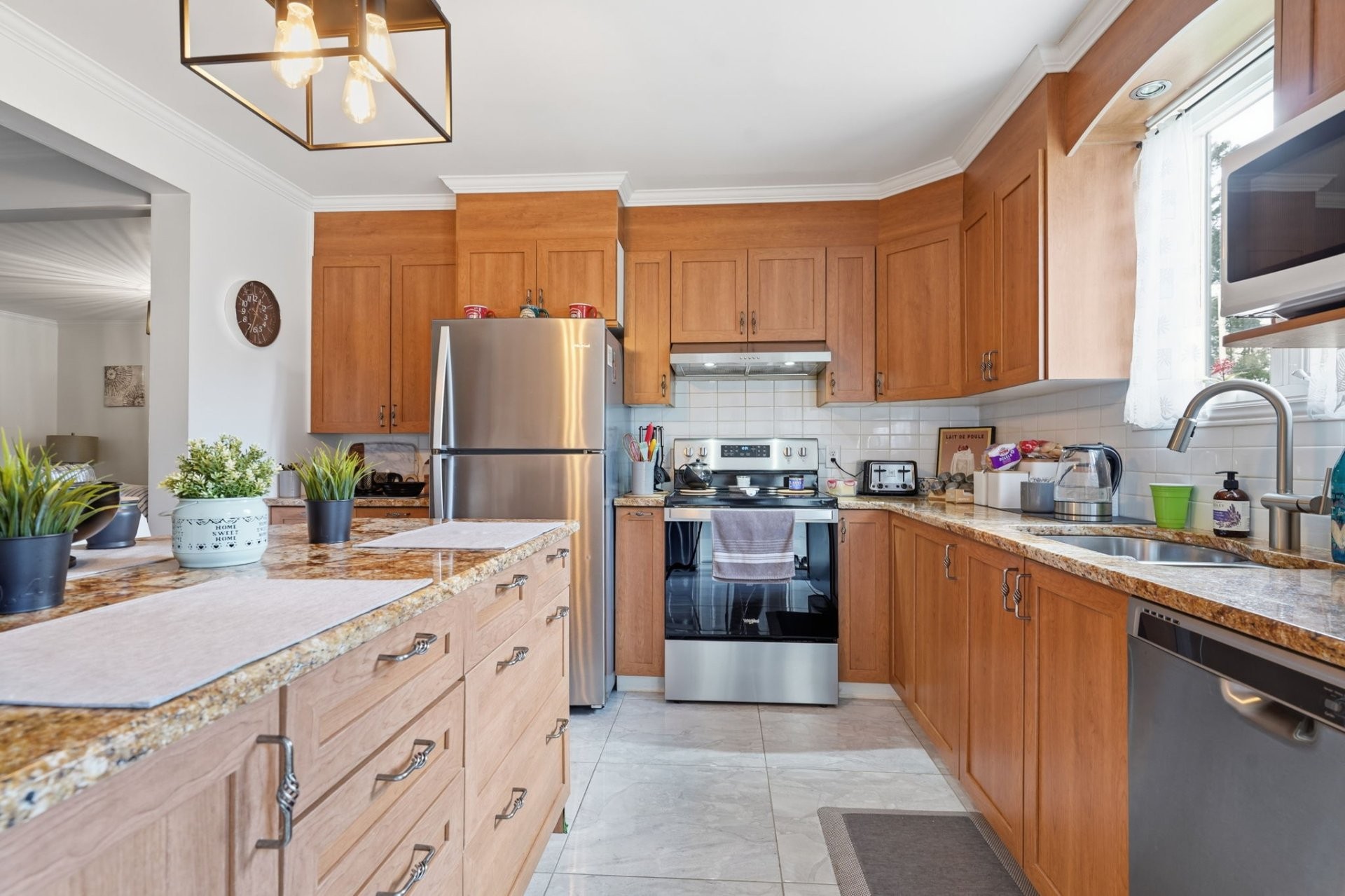 









4


Ch. Marks

,
Gracefield,




QC
J0X1W0

