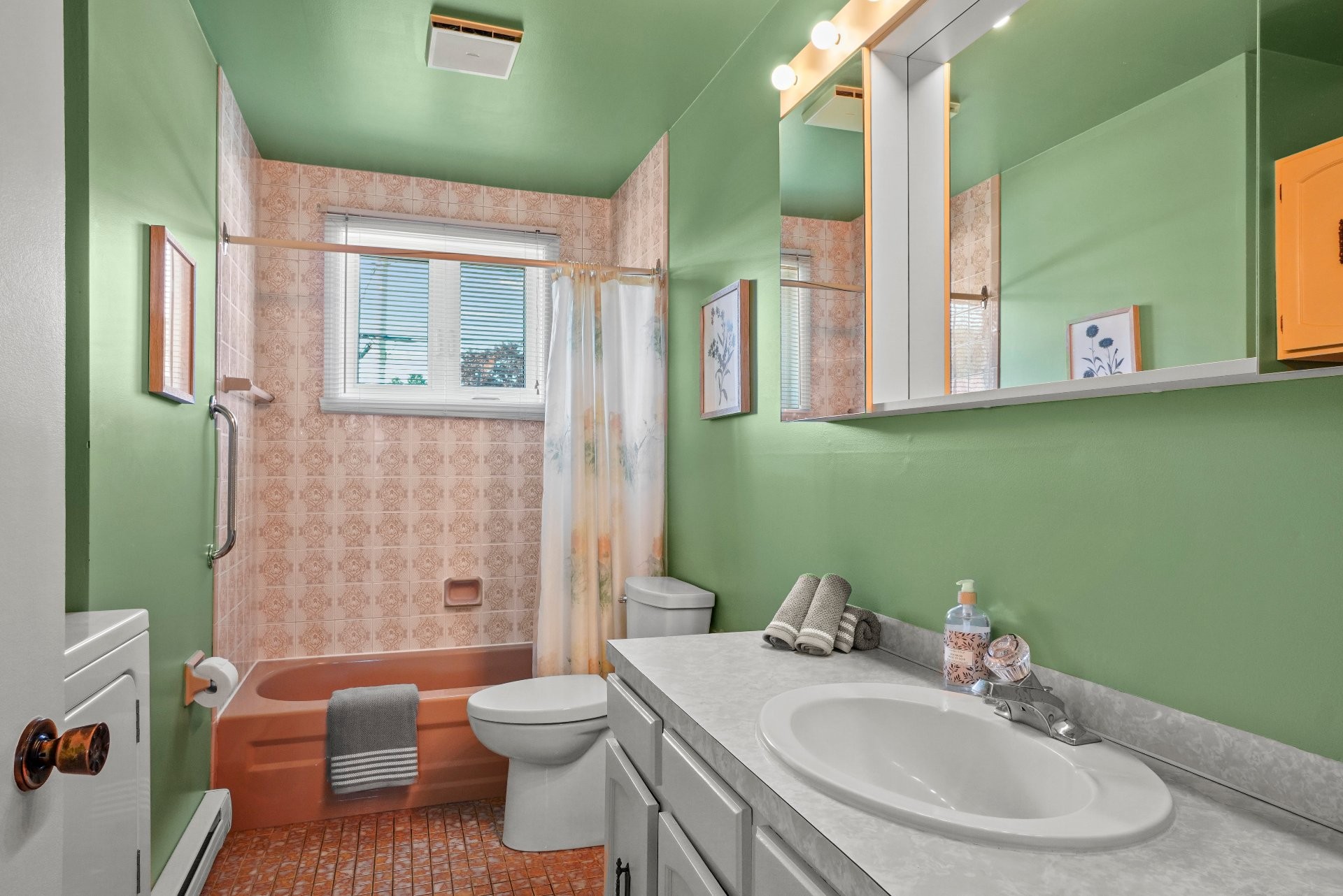 









226


Rue Latour

,
Repentigny (Repentigny),




QC
J6A5S9

