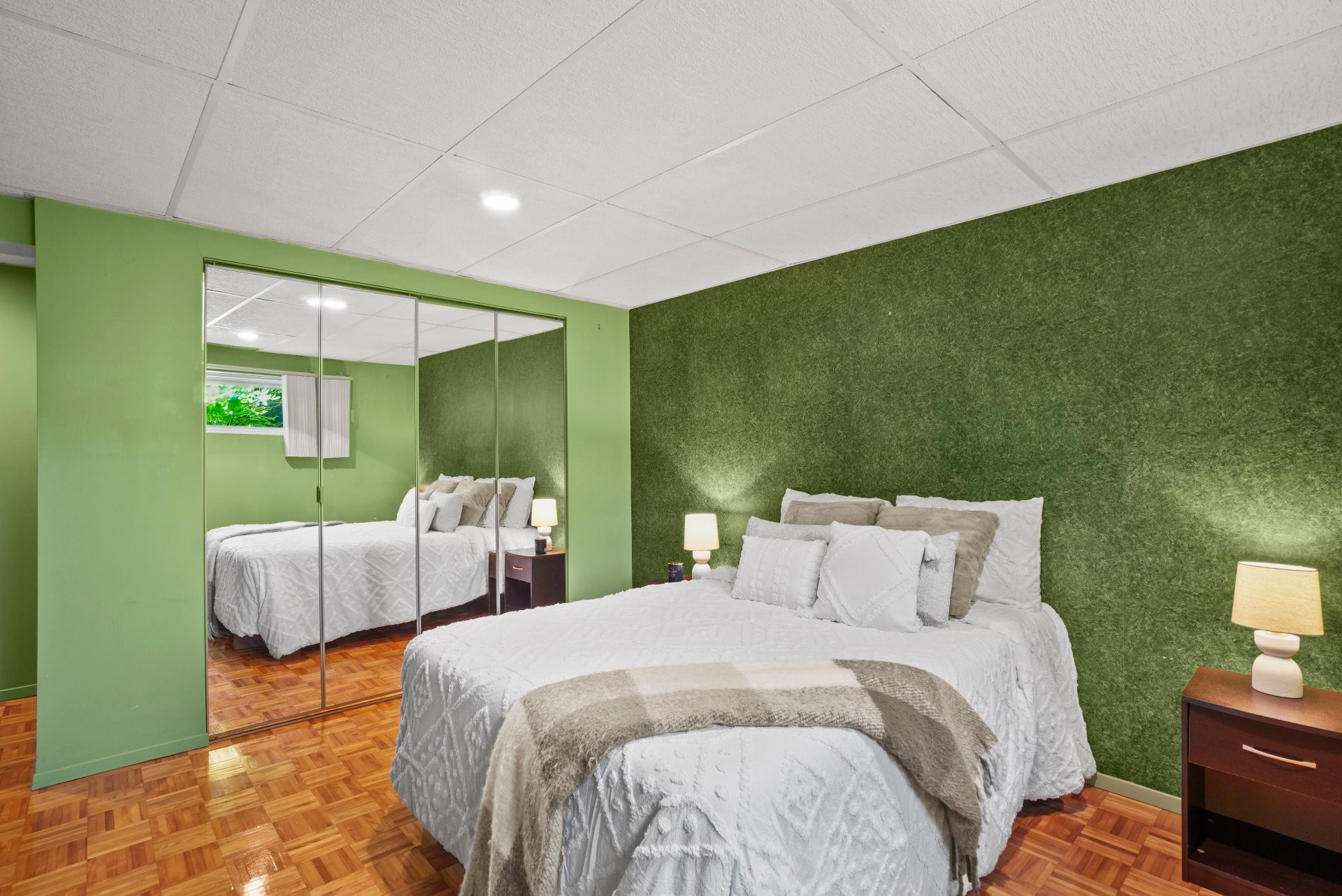 









226


Rue Latour

,
Repentigny (Repentigny),




QC
J6A5S9

