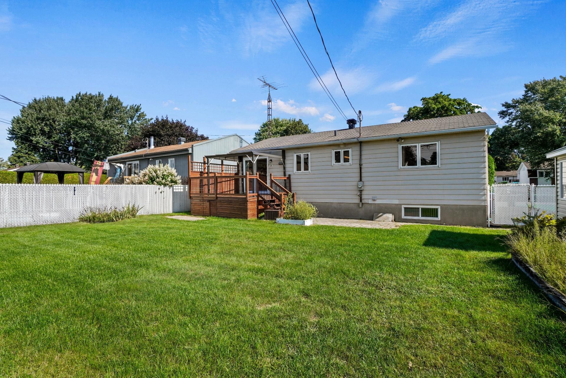 









226


Rue Latour

,
Repentigny (Repentigny),




QC
J6A5S9

