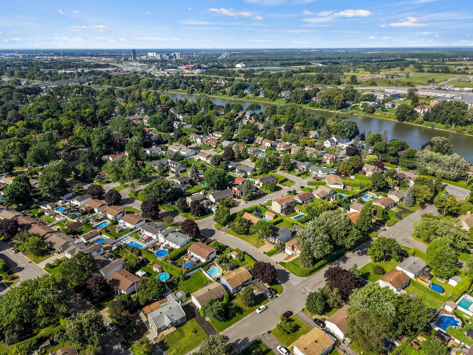 









226


Rue Latour

,
Repentigny (Repentigny),




QC
J6A5S9

