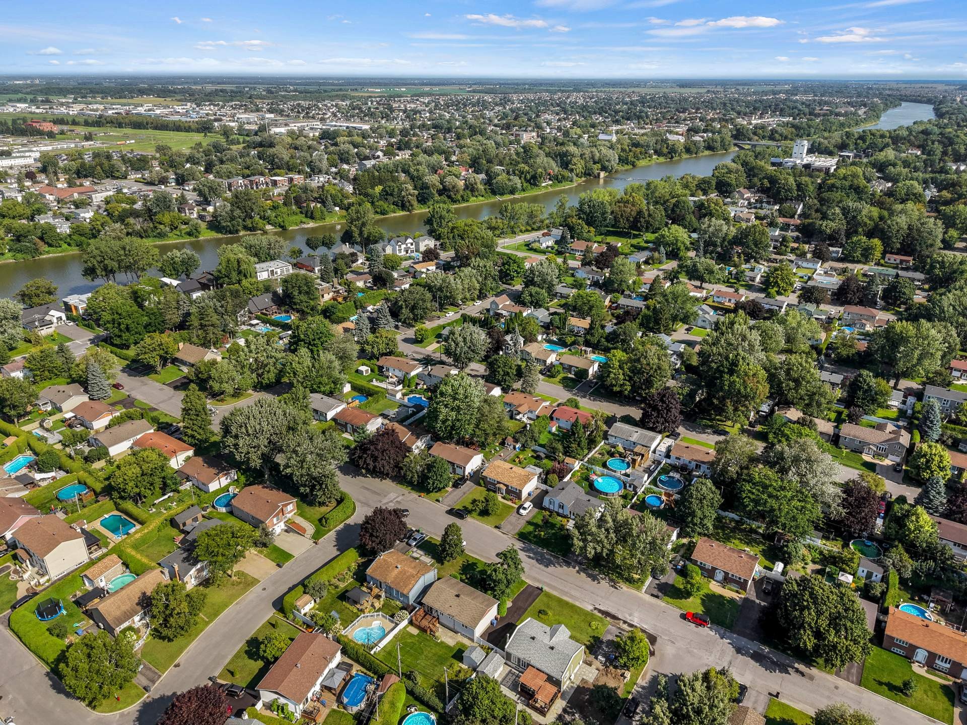 









226


Rue Latour

,
Repentigny (Repentigny),




QC
J6A5S9

