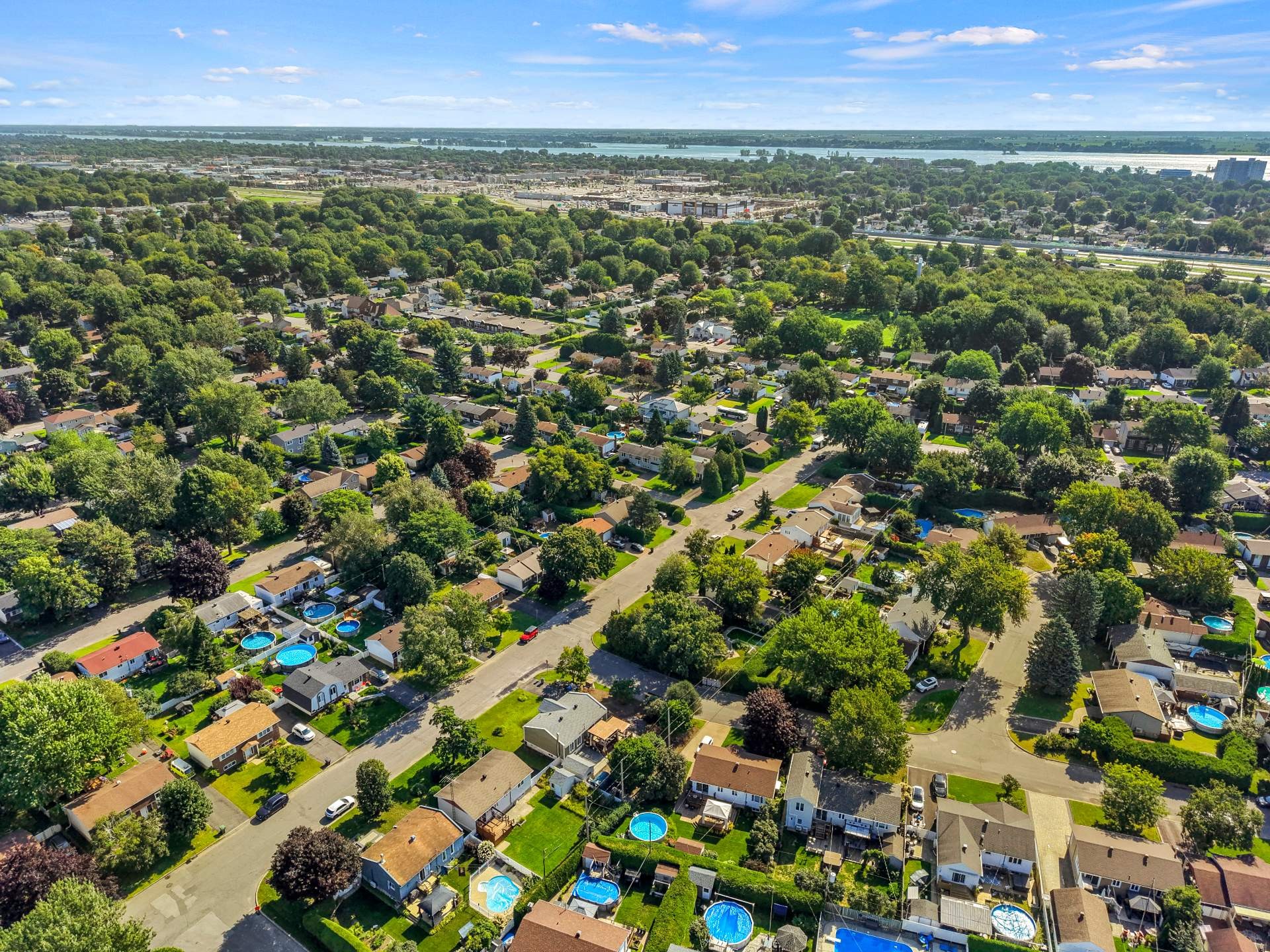 









226


Rue Latour

,
Repentigny (Repentigny),




QC
J6A5S9

