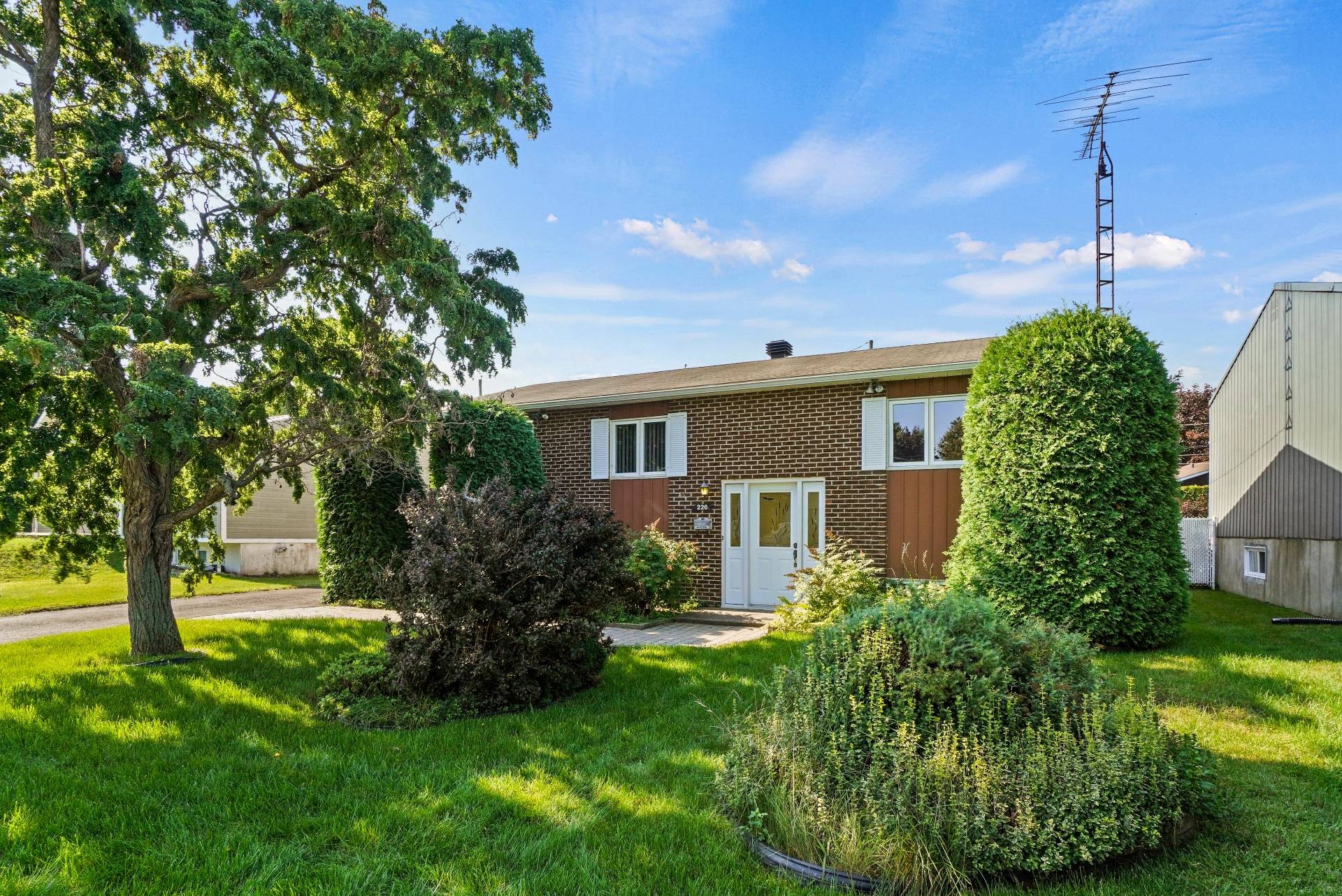 









226


Rue Latour

,
Repentigny (Repentigny),




QC
J6A5S9

