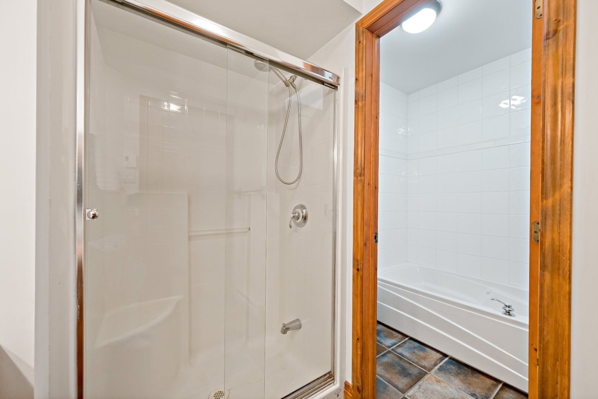 









225


Rue du Mont-Plaisant

, 1,
Mont-Tremblant,




QC
J8E1L2

