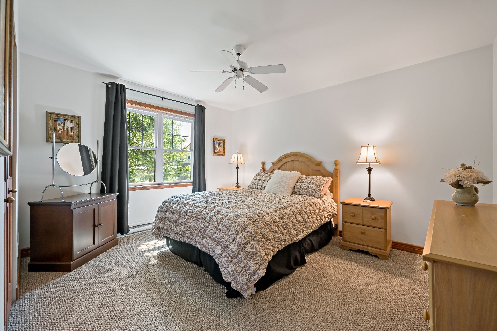 









225


Rue du Mont-Plaisant

, 1,
Mont-Tremblant,




QC
J8E1L2

