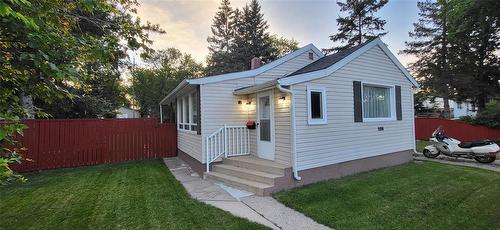 Front entrance with nice curb appeal