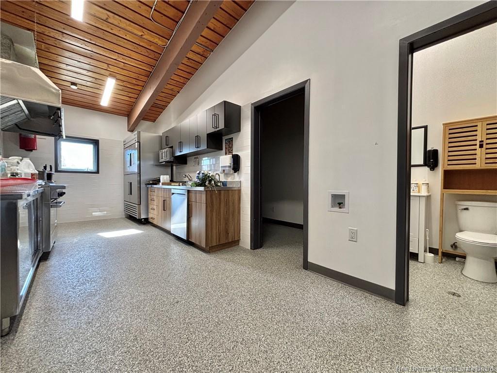 









895


St Anne

,
Bathurst,




NB
E2A 2N5


