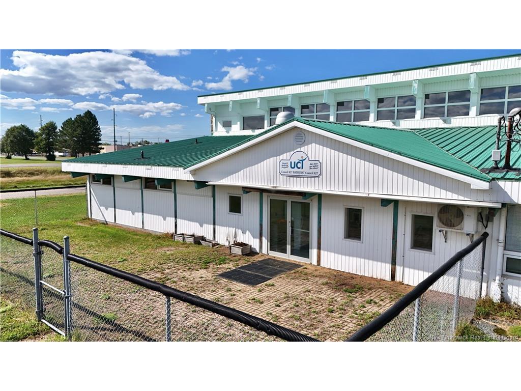 









895


St Anne

,
Bathurst,




NB
E2A 2N5

