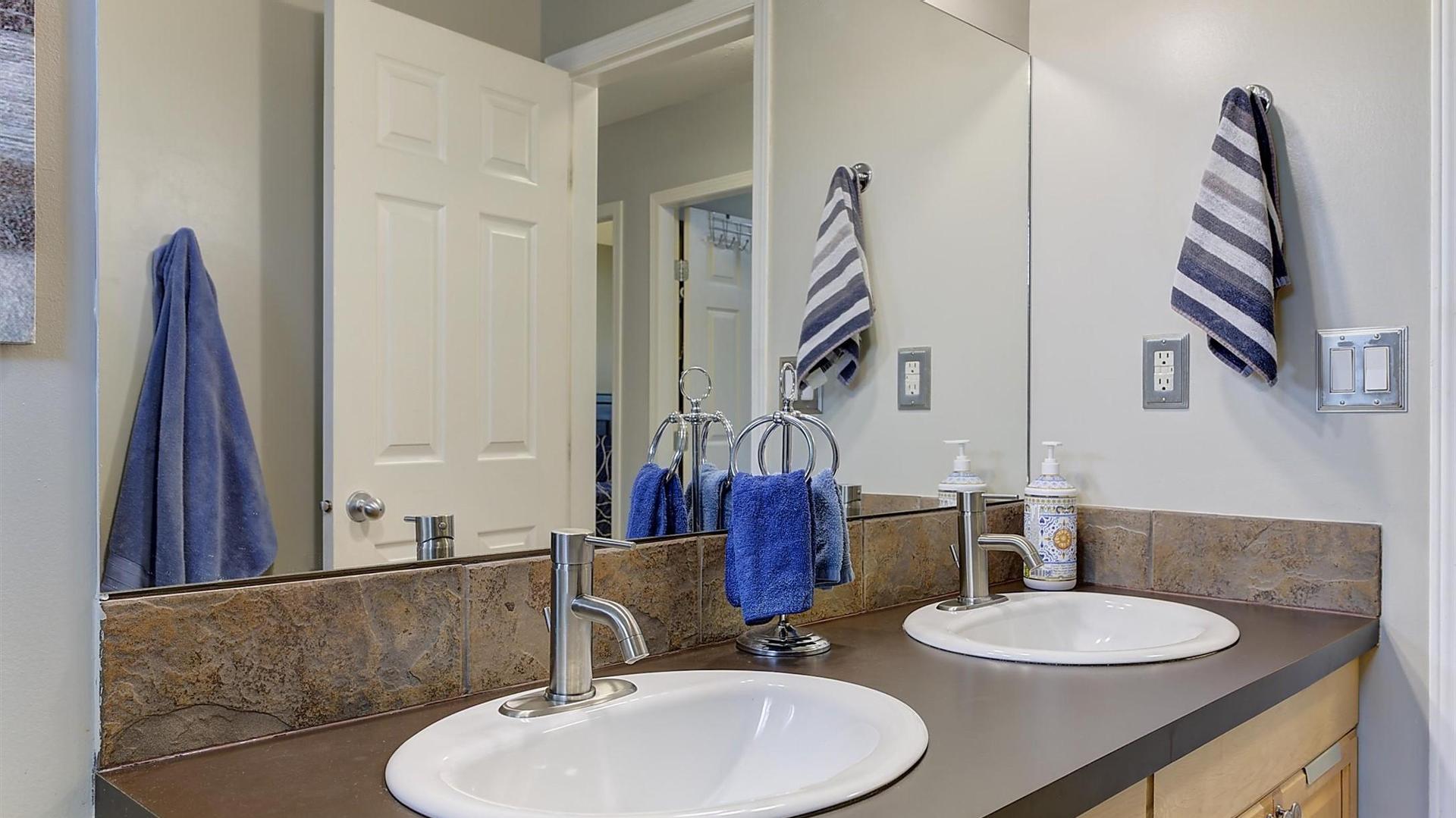 









160


Leo

Road,
Kelowna,




BC
V1X 1E8

