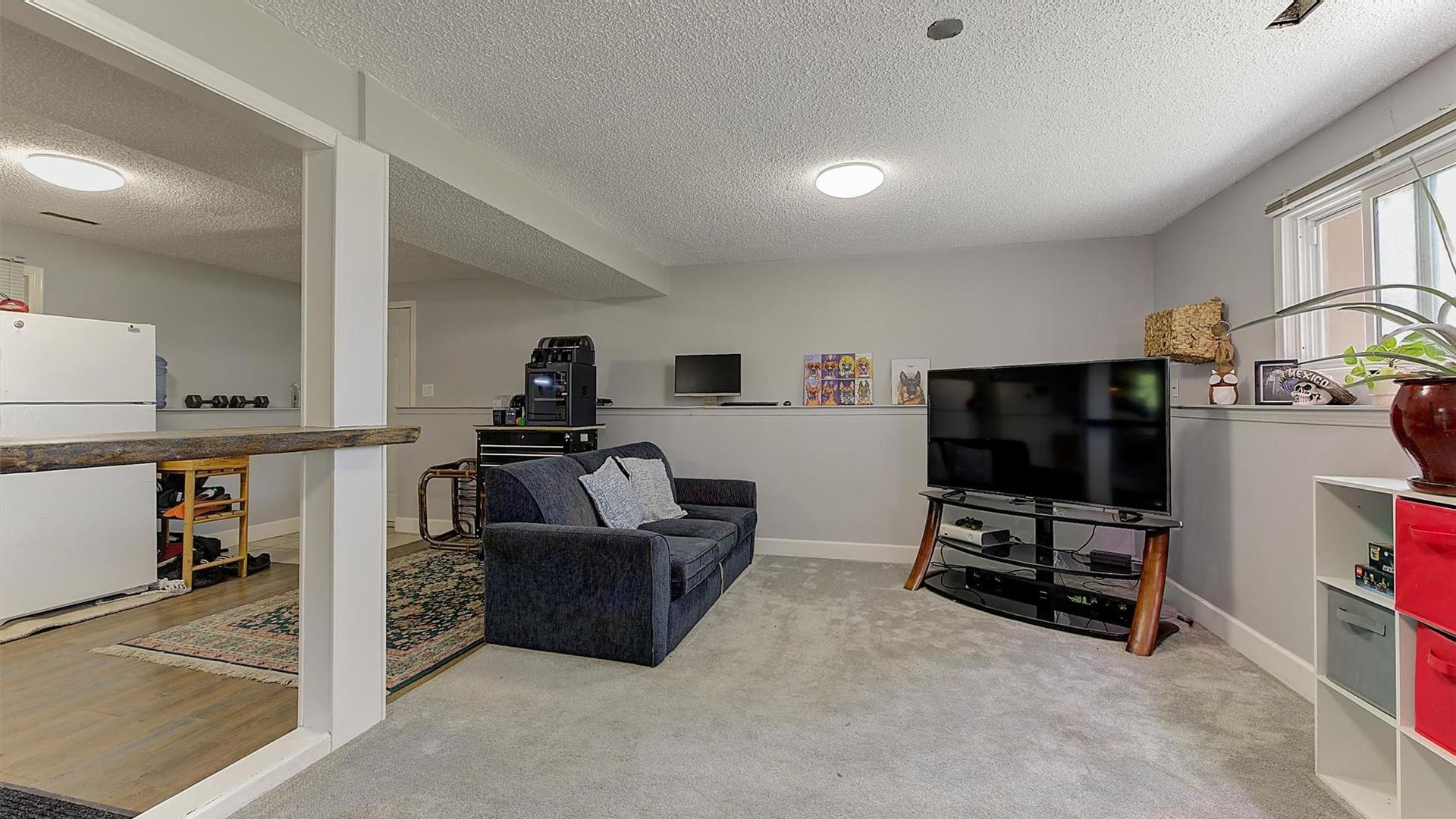 









160


Leo

Road,
Kelowna,




BC
V1X 1E8

