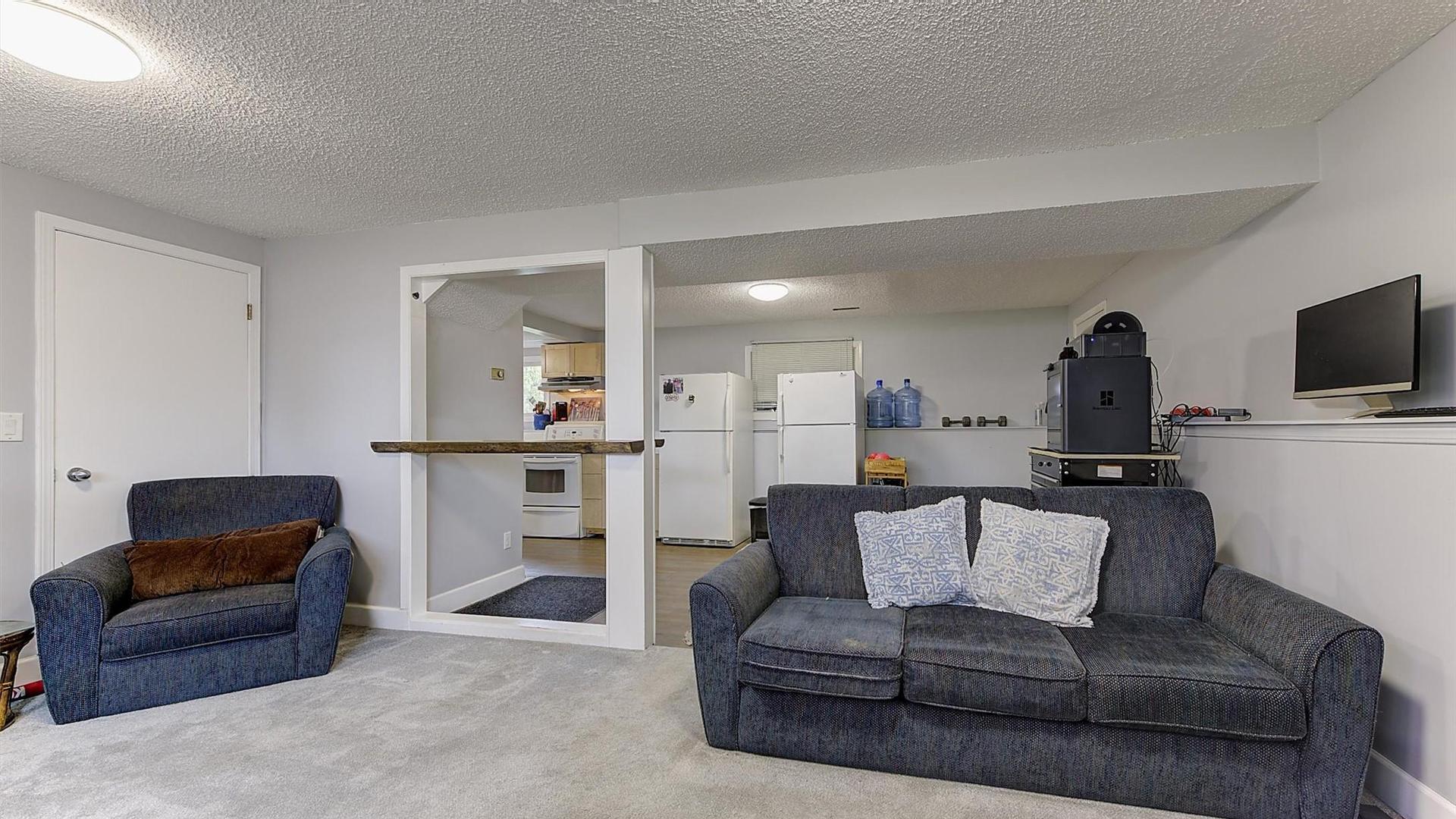 









160


Leo

Road,
Kelowna,




BC
V1X 1E8

