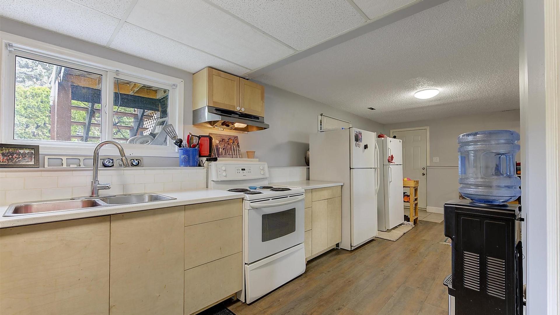 









160


Leo

Road,
Kelowna,




BC
V1X 1E8

