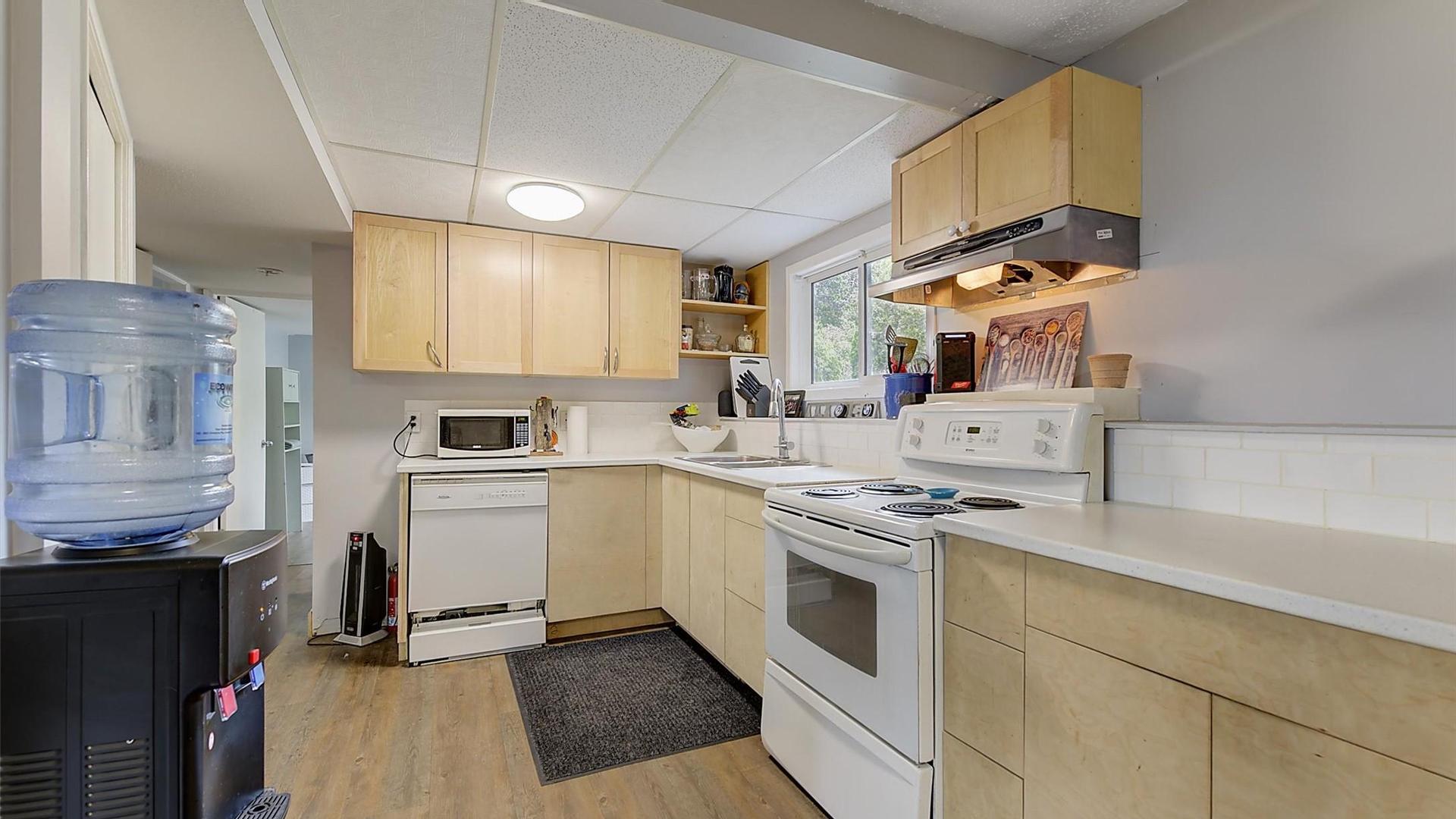 









160


Leo

Road,
Kelowna,




BC
V1X 1E8

