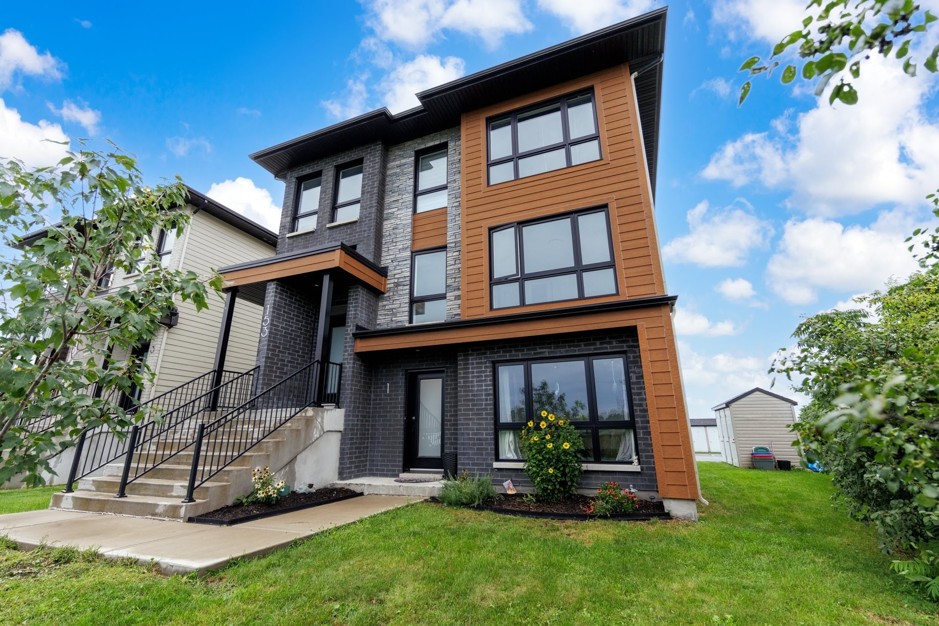 









153


Rue Mastaï-Brault

, 1,
Beauharnois,




QC
J6N0S8

