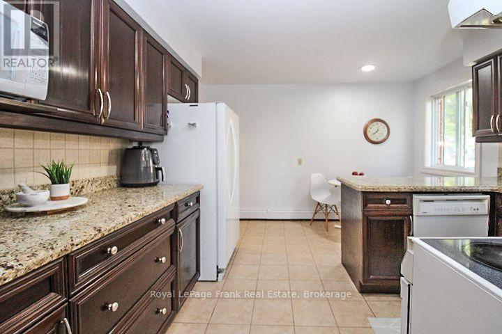 












1561 CHERRYHILL ROAD

,
Peterborough (Monaghan Ward 2),




Ontario
K9K1A7

