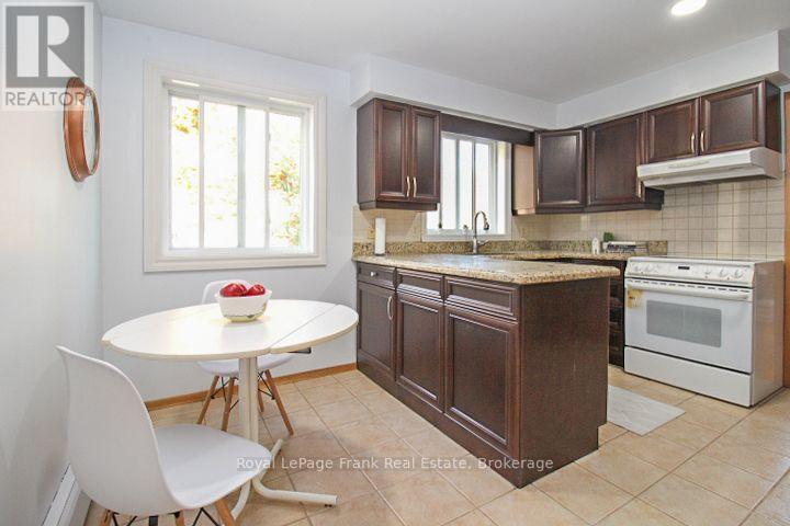 












1561 CHERRYHILL ROAD

,
Peterborough (Monaghan Ward 2),




Ontario
K9K1A7


