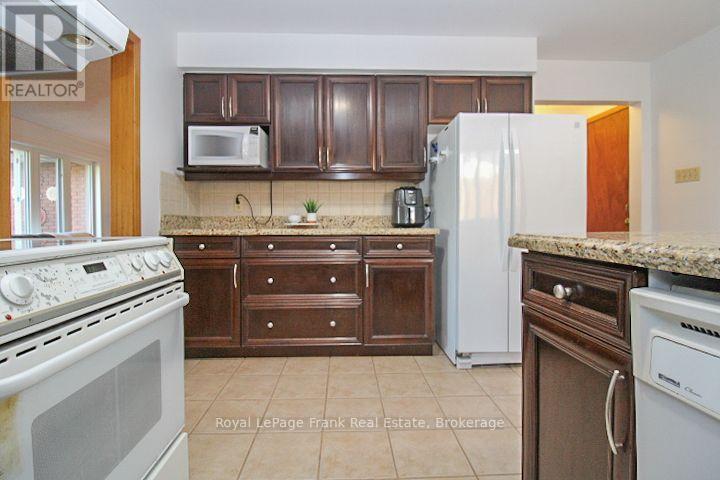 












1561 CHERRYHILL ROAD

,
Peterborough (Monaghan Ward 2),




Ontario
K9K1A7

