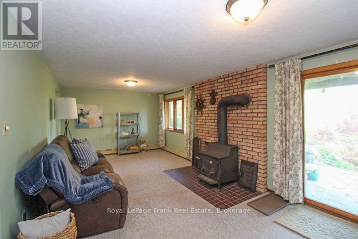 












1561 CHERRYHILL ROAD

,
Peterborough (Monaghan Ward 2),




Ontario
K9K1A7

