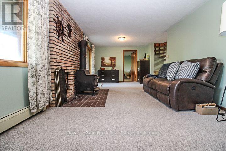 












1561 CHERRYHILL ROAD

,
Peterborough (Monaghan Ward 2),




Ontario
K9K1A7

