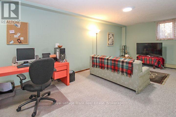 












1561 CHERRYHILL ROAD

,
Peterborough (Monaghan Ward 2),




Ontario
K9K1A7

