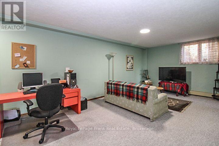 












1561 CHERRYHILL ROAD

,
Peterborough (Monaghan Ward 2),




Ontario
K9K1A7

