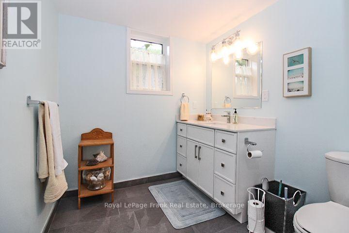 












1561 CHERRYHILL ROAD

,
Peterborough (Monaghan Ward 2),




Ontario
K9K1A7

