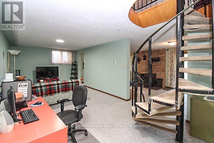 












1561 CHERRYHILL ROAD

,
Peterborough (Monaghan Ward 2),




Ontario
K9K1A7


