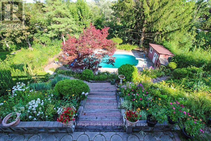 












1561 CHERRYHILL ROAD

,
Peterborough (Monaghan Ward 2),




Ontario
K9K1A7

