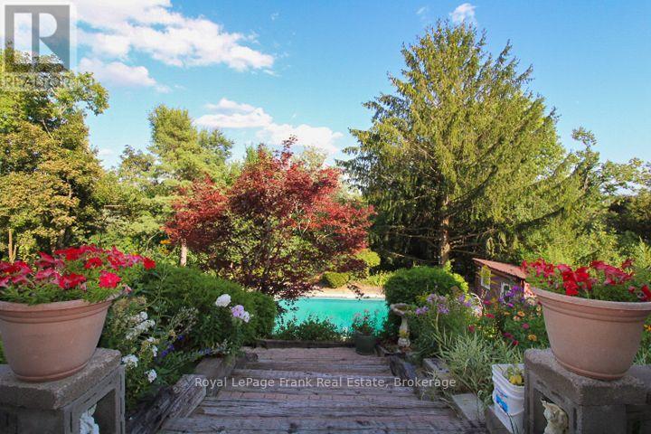 












1561 CHERRYHILL ROAD

,
Peterborough (Monaghan Ward 2),




Ontario
K9K1A7

